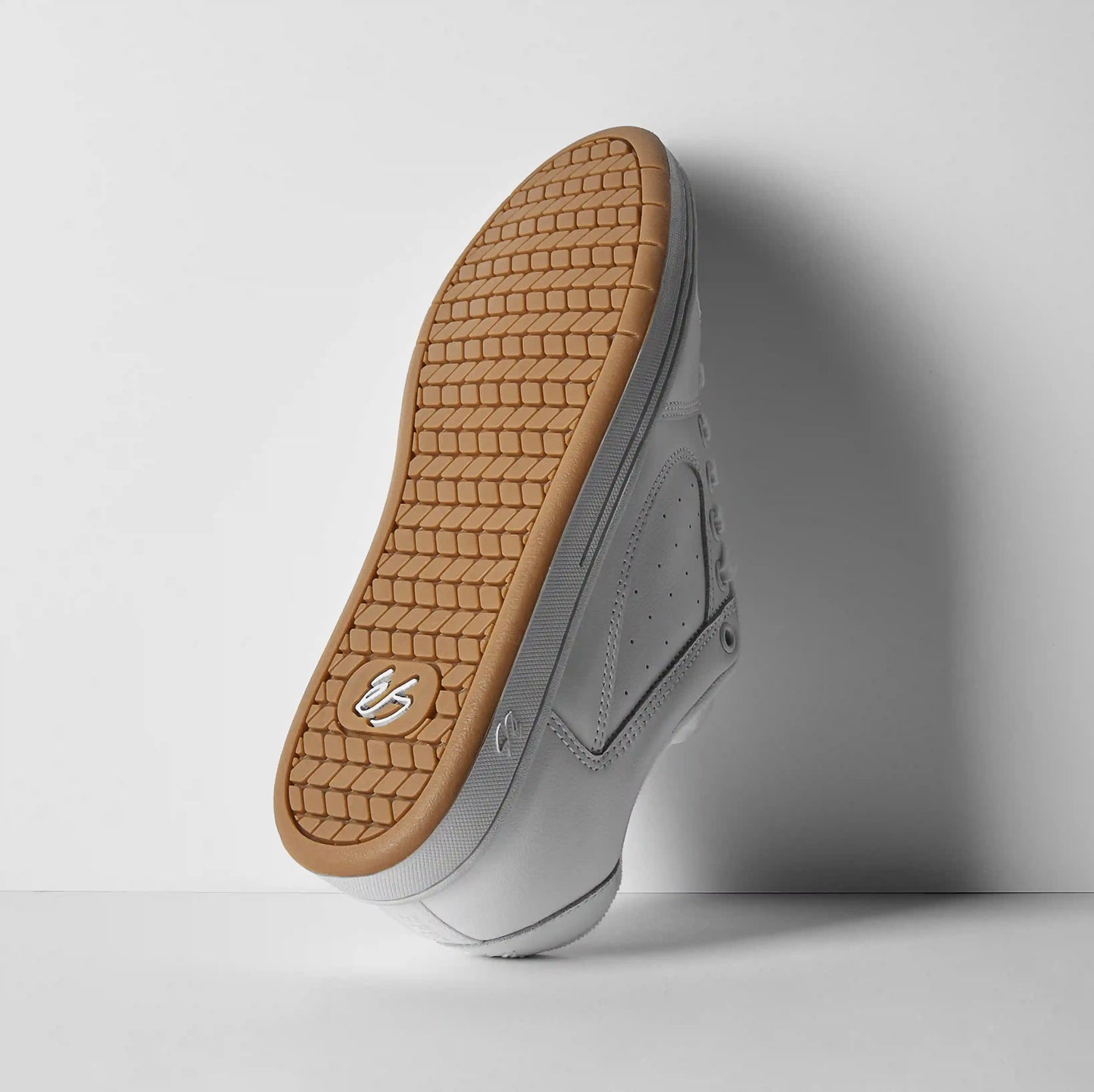 accel - skate shoes - white - esskateboarding
